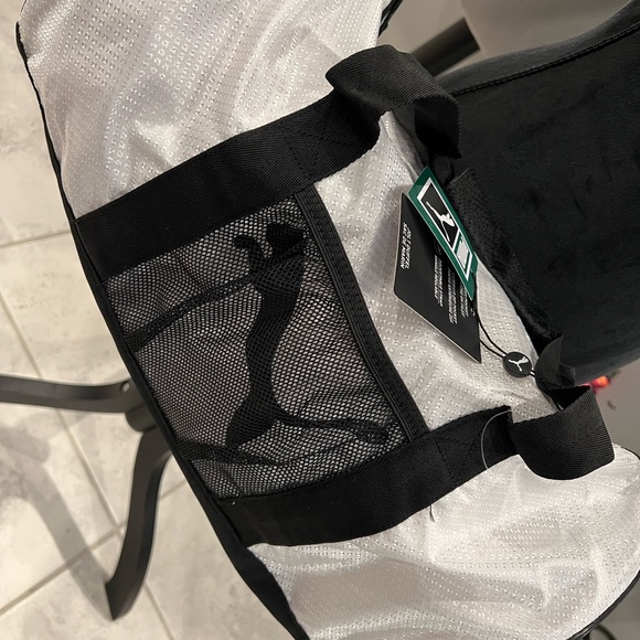 PUMA “JOLT” DUFFLE BAG! 🖤🤍🖤 - Picture 5 of 8